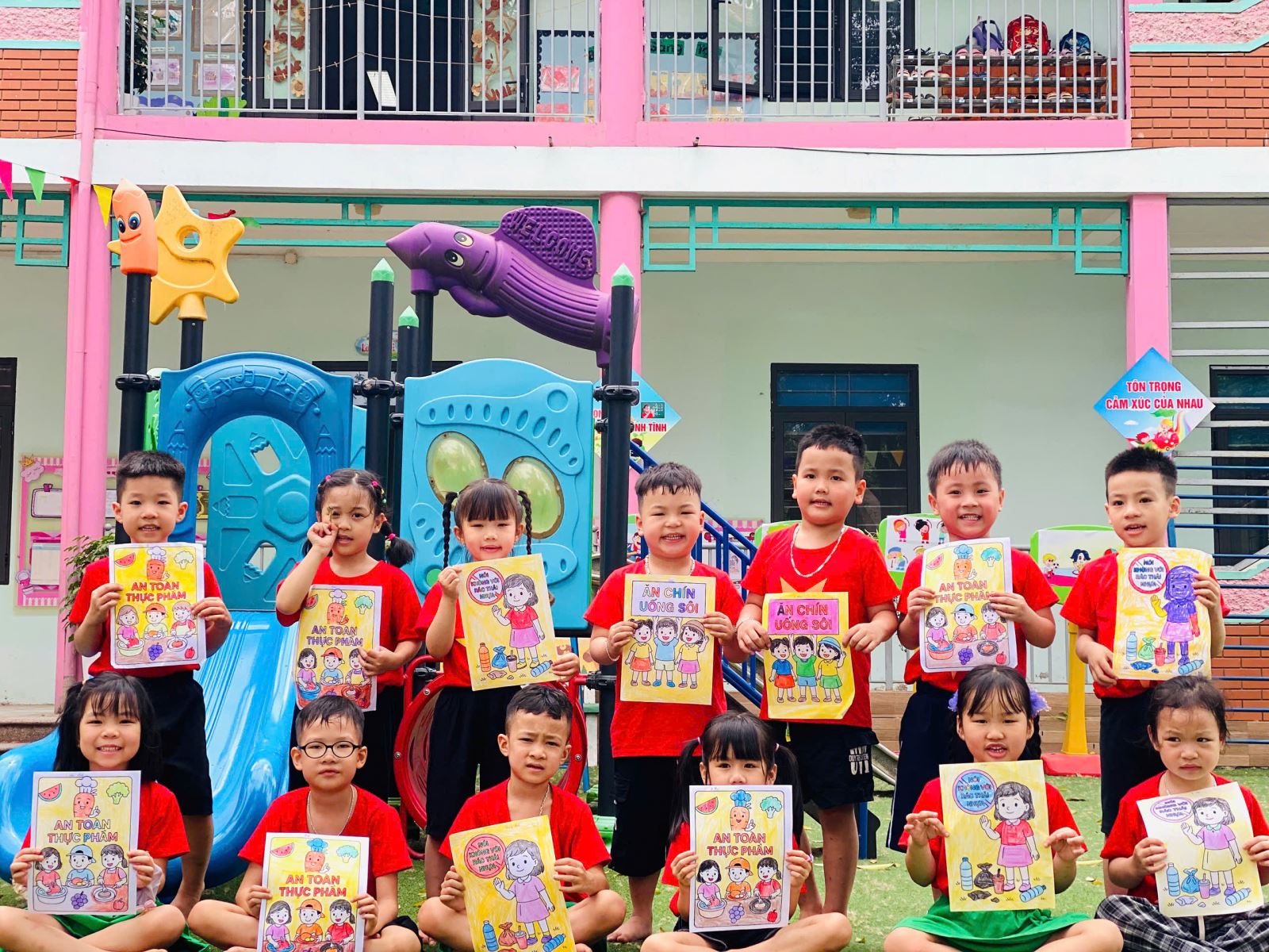 “An toàn thực phẩm và ngôi trường xanh - Các bạn nhỏ lớp A2 chung tay từ những hành động nhỏ bé”